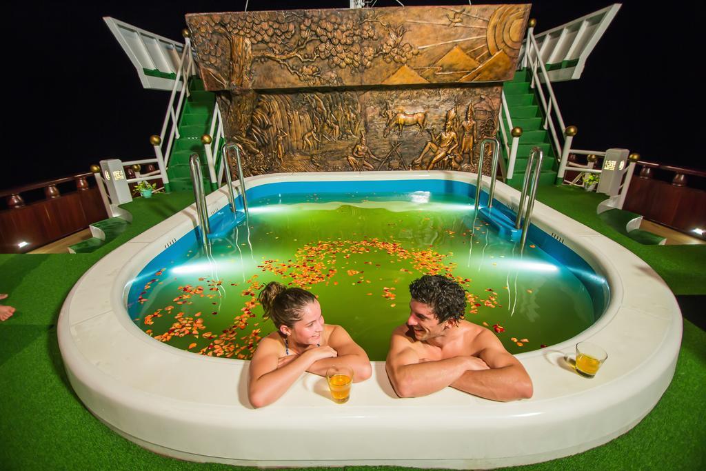 Hotel Dragon Legend Cruise Ha Long Esterno foto