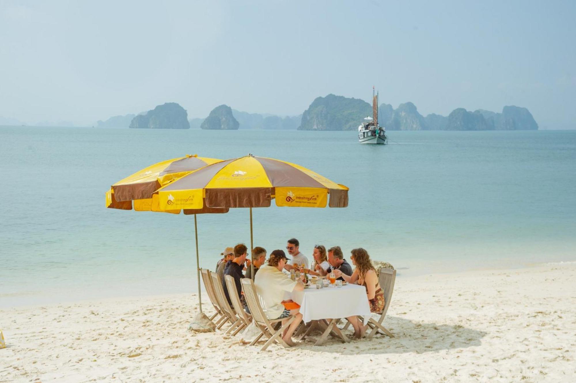 Hotel Dragon Legend Cruise Ha Long Esterno foto