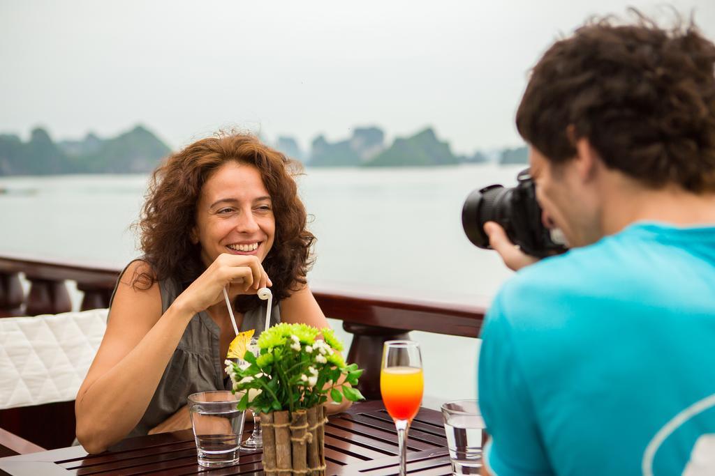 Hotel Dragon Legend Cruise Ha Long Esterno foto