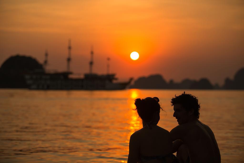 Hotel Dragon Legend Cruise Ha Long Esterno foto