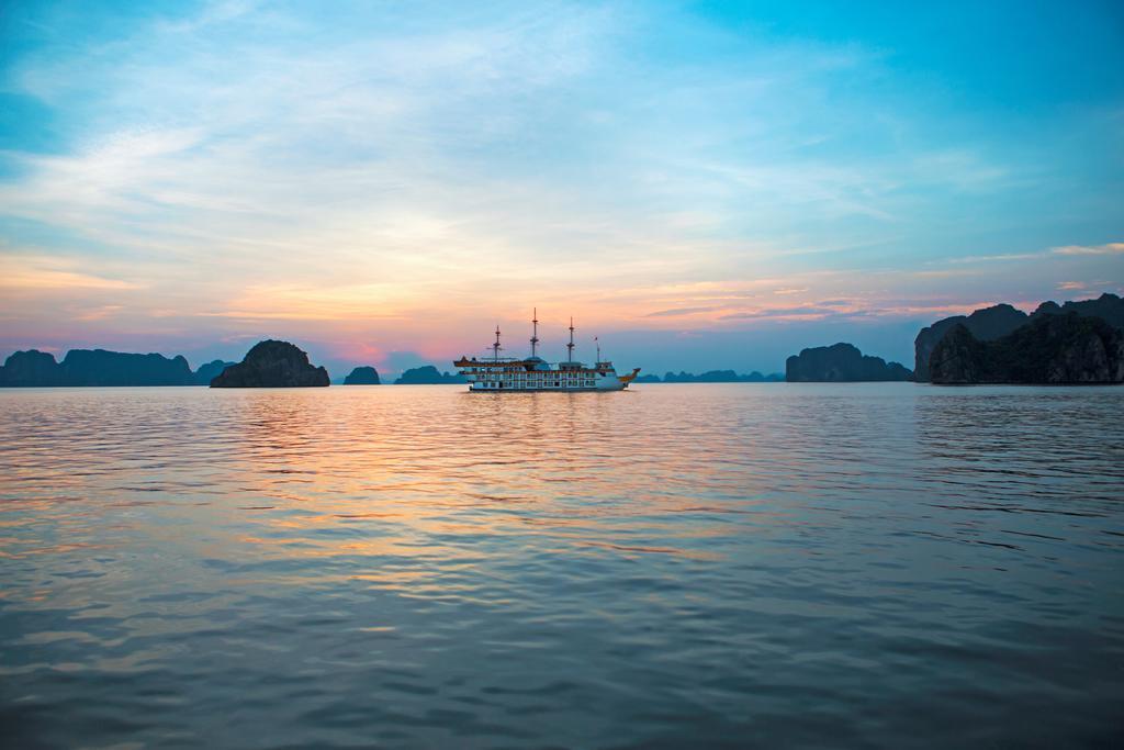 Hotel Dragon Legend Cruise Ha Long Esterno foto