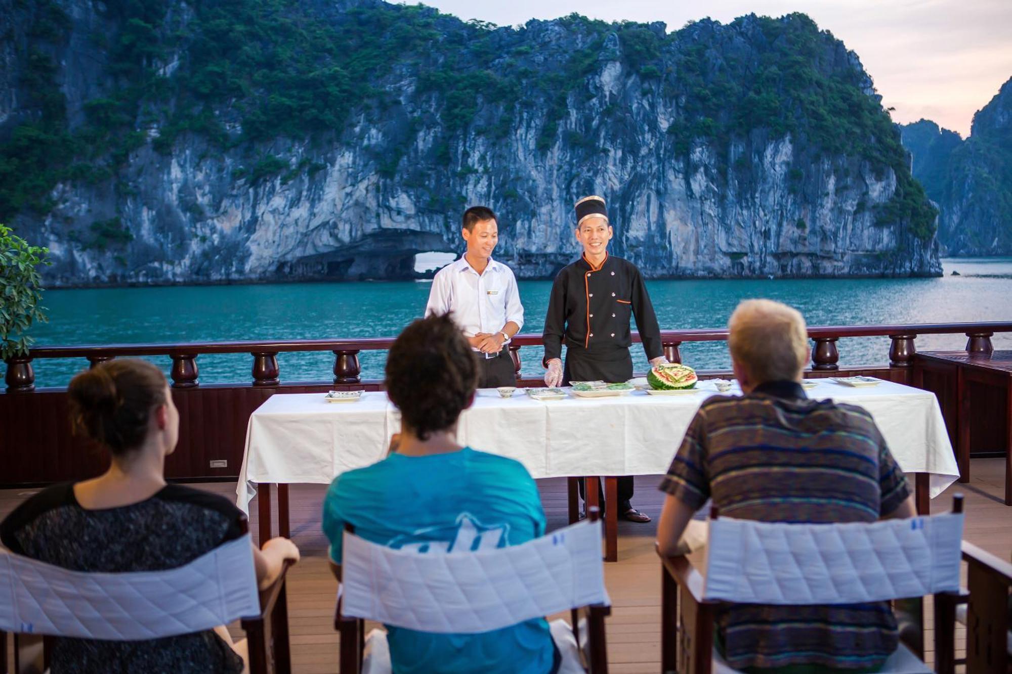 Hotel Dragon Legend Cruise Ha Long Esterno foto