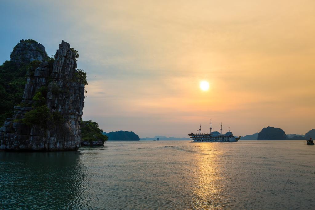 Hotel Dragon Legend Cruise Ha Long Esterno foto